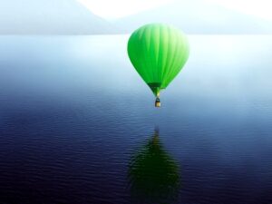 yeşil hava balonu